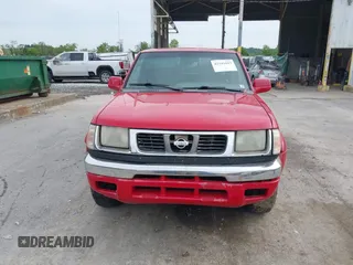 2000 Nissan Frontier XE z VIN 1N6ED27Y3YC324794, wystawiony jako IAAI lot #42341043 z przebiegiem 202 543 mil mil oraz . Historia ofert i sprzedaży dostępna na DreamBid. Obrazek 6.