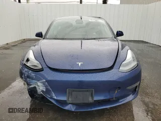 2022 Tesla Model 3 z VIN 5YJ3E1EAXNF190873, wystawiony jako Copart lot #59681145 z przebiegiem Nie podano mil oraz Szkoda całkowita • Salvage title. Historia ofert i sprzedaży dostępna na DreamBid. Obrazek 5.