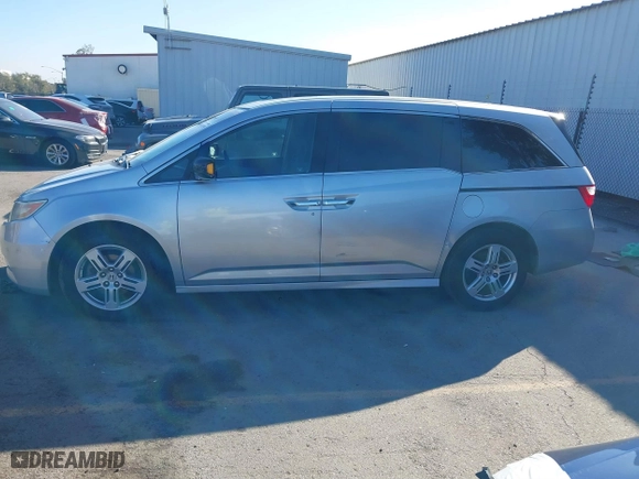 2011 Honda Odyssey Touring with VIN 5FNRL5H9XBB012899, listed as a IAAI auction lot 41611879 with 171,041 mi miles. Bid and sale history available at carsss.com. Image 14.
