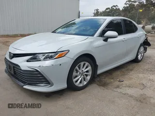 2024 Toyota Camry LE z VIN 4T1C11AK9RU228788, wystawiony jako IAAI lot #42108189 z przebiegiem 26 359 mil mil oraz . Historia ofert i sprzedaży dostępna na DreamBid. Obrazek 18.