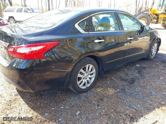 2017 Nissan Altima 2.5 SR with VIN 1N4AL3AP7HC236587, listed as a IAAI auction lot 41591452 with 101,429 mi miles. Bid and sale history available at carsss.com. Image 4.