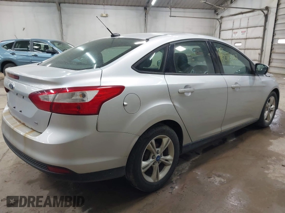 2013 Ford Focus SE z VIN 1FADP3F26DL232202, wystawiony jako IAAI lot #42713387 z przebiegiem 91 035 mil mil oraz . Historia ofert i sprzedaży dostępna na DreamBid. Obrazek 4.