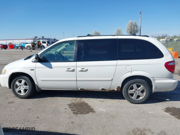 2006 Dodge Grand Caravan SXT with VIN 2D4GP44L66R686469, listed as a IAAI auction lot 41893168 with 218,249 mi miles. Bid and sale history available at carsss.com. Image 14.