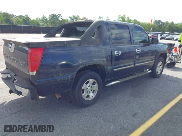 2004 Chevrolet Avalanche Z71 with VIN 3GNEK12T74G265777, listed as a IAAI auction lot 42173825 with 239,216 mi miles. Bid and sale history available at carsss.com. Image 4.