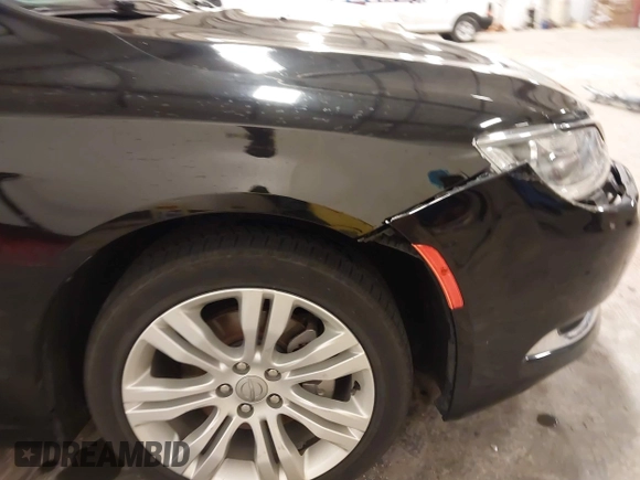 2015 Chrysler 200 Limited с VIN 1C3CCCAB1FN533366, выставлен на аукционе IAAI как лот 41921928 с пробегом 106 904 миль миль и . История ставок и продаж доступна на DreamBid. Изображение 17.