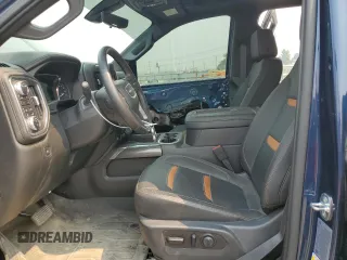 2021 GMC Sierra 3500HD AT4 z VIN 1GT49VEY9MF269605, wystawiony jako Copart lot #66775054 z przebiegiem 13 890 mil mil oraz Szkody całkowita. Historia ofert i sprzedaży dostępna na DreamBid. Obrazek 7.