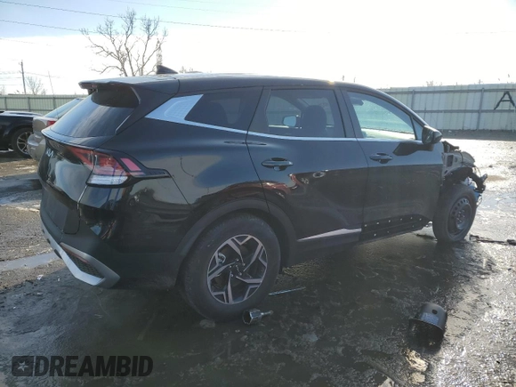 2024 Kia Sportage LX with VIN KNDPU3DF3R7321702, listed as a Copart auction lot 44573945 with 527 mi miles and Salvage Title. Bid and sale history available at carsss.com. Image 3.
