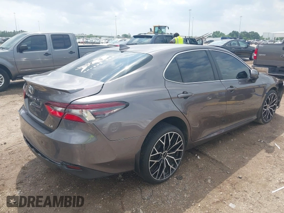 2023 Toyota Camry LE z VIN 4T1C11AK8PU132325, wystawiony jako IAAI lot #42093856 z przebiegiem 29 115 mil mil oraz . Historia ofert i sprzedaży dostępna na DreamBid. Obrazek 4.