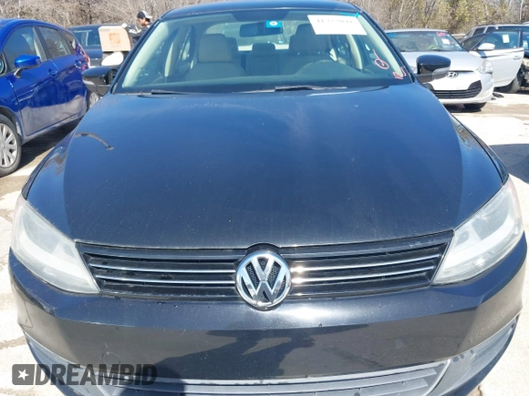 2014 Volkswagen Jetta Sedan SE w/Connectivity with VIN 3VWD07AJ5EM382352, listed as a IAAI auction lot 41722041 with 222,806 mi miles. Bid and sale history available at carsss.com. Image 6.