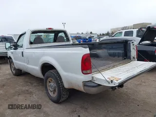 2005 Ford F-250 XL z VIN 1FTNF20585EB02605, wystawiony jako IAAI lot #41308941 z przebiegiem 223 607 mil mil oraz . Historia ofert i sprzedaży dostępna na DreamBid. Obrazek 3.