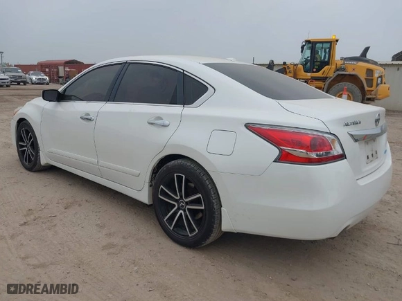 2014 Nissan Altima 2.5 with VIN 1N4AL3AP1EC276143, listed as a IAAI auction lot 41924042 with 137,896 mi miles. Bid and sale history available at carsss.com. Image 3.