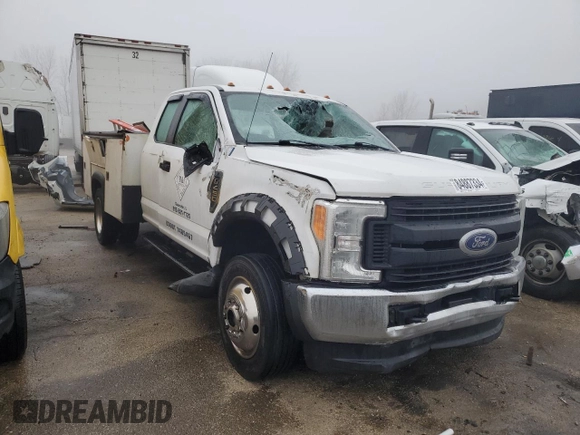 2017 Ford Super Duty F-450 DRW XLT with VIN 1FD9X4HY3HEB23158, listed as a Copart auction lot 84887334 with 0 mi miles and Salvage Title. Bid and sale history available at carsss.com. Image 4.