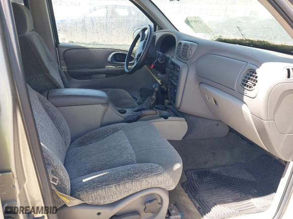2002 Chevrolet TrailBlazer LS with VIN 1GNDT13SX22236262, listed as a IAAI auction lot 41987681 with 140,000 mi miles. Bid and sale history available at carsss.com. Image 5.
