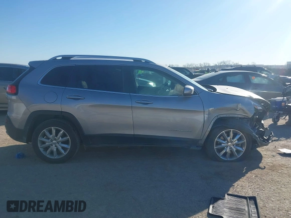 2017 Jeep Cherokee Limited with VIN 1C4PJLDB1HW517745, listed as a IAAI auction lot 41401733 with 121,736 mi miles. Bid and sale history available at carsss.com. Image 14.