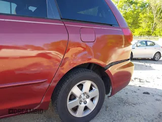 2004 Toyota Sienna XLE with VIN 5TDZA22C94S171128, listed as a IAAI auction lot 42053230 with 255,612 mi miles. Bid and sale history available at carsss.com. Image 6.