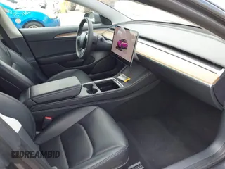 2023 Tesla Model 3 z VIN 5YJ3E1EA6PF435672, wystawiony jako IAAI lot #42375203 z przebiegiem 30 688 mil mil oraz . Historia ofert i sprzedaży dostępna na DreamBid. Obrazek 5.