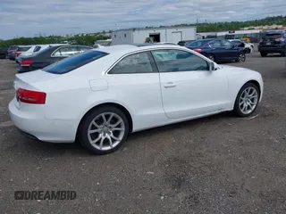 2012 Audi A5 Premium Plus z VIN WAULFAFR7CA002914, wystawiony jako IAAI lot #42252834 z przebiegiem 175 092 mil mil oraz . Historia ofert i sprzedaży dostępna na DreamBid. Obrazek 4.