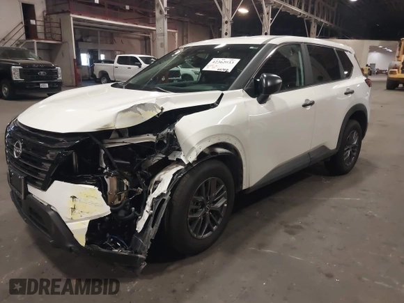 2024 Nissan Rogue S z VIN 5N1BT3AB2RC732834, wystawiony jako IAAI lot #42362033 z przebiegiem 6 642 mil mil oraz . Historia ofert i sprzedaży dostępna na DreamBid. Obrazek 6.
