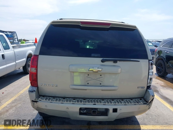 2008 Chevrolet Tahoe 1LT z VIN 1GNFC13008R125999, wystawiony jako IAAI lot #42315423 z przebiegiem 208 200 mil mil oraz . Historia ofert i sprzedaży dostępna na DreamBid. Obrazek 6.