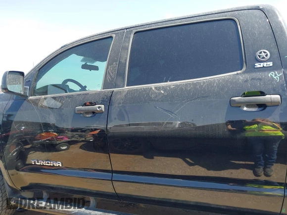 2015 Toyota Tundra SR5 z VIN 5TFEM5F13FX091191, wystawiony jako IAAI lot #41887843 z przebiegiem 91 588 mil mil oraz . Historia ofert i sprzedaży dostępna na DreamBid. Obrazek 14.