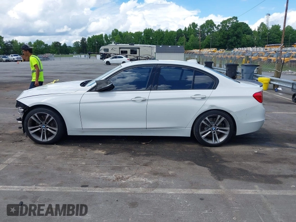 2014 BMW 3 Series 335i z VIN WBA3A9G52ENS64702, wystawiony jako IAAI lot #42273812 z przebiegiem 83 517 mil mil oraz . Historia ofert i sprzedaży dostępna na DreamBid. Obrazek 15.