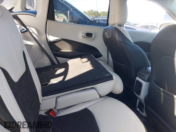 2019 Jeep Compass Latitude with VIN 3C4NJCBB6KT802481, listed as a IAAI auction lot 41315161 with 72,755 mi miles and . Bid and sale history available at carsss.com. Image 8.