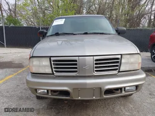 2001 Oldsmobile Bravada with VIN 1GHDT13WX12110603, listed as a IAAI auction lot 41911383 with 164,916 mi miles. Bid and sale history available at carsss.com. Image 6.
