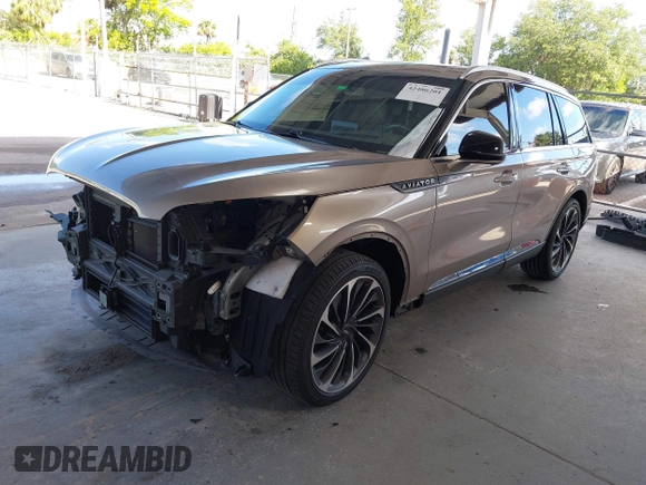 2020 Lincoln Aviator Reserve with VIN 5LM5J7XC0LGL10343, listed as a IAAI auction lot 42486201 with 62,418 mi miles and . Bid and sale history available at DreamBid. Image 17.