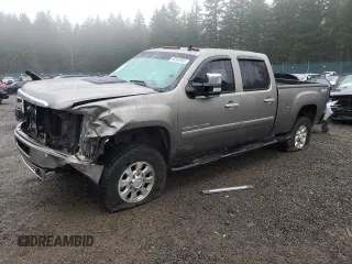 2013 GMC Sierra 3500HD SRW Denali z VIN 1GT426E86DF243859, wystawiony jako Copart lot #88553965 z przebiegiem Nie podano mil oraz Szkoda całkowita • Salvage title. Historia ofert i sprzedaży dostępna na DreamBid. Obrazek 1.