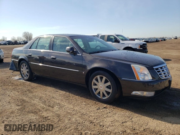 2008 Cadillac DTS 1SC z VIN 1G6KD57Y68U111388, wystawiony jako Copart lot #54204465 z przebiegiem 122 077 mil mil oraz Szkoda całkowita • Salvage title. Historia ofert i sprzedaży dostępna na DreamBid. Obrazek 4.