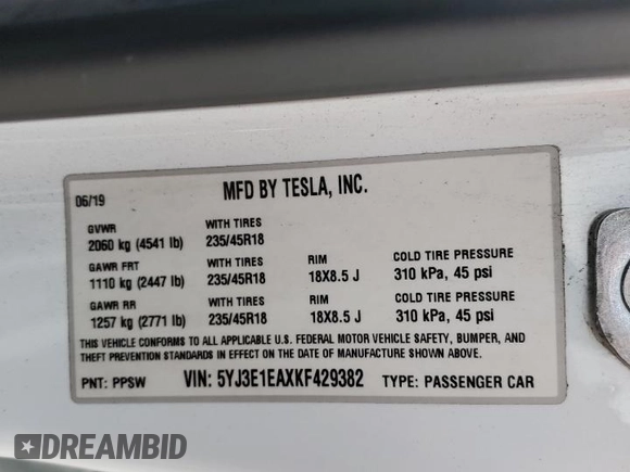 2019 Tesla Model 3 Mid Range z VIN 5YJ3E1EAXKF429382, wystawiony jako Copart lot #56172625 z przebiegiem Nie podano mil oraz Szkoda całkowita • Salvage title. Historia ofert i sprzedaży dostępna na DreamBid. Obrazek 12.