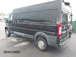 2015 Ram ProMaster Cargo z VIN 3C6TRVDG1FE512803, wystawiony jako IAAI lot #42355330 z przebiegiem 87 392 mil mil oraz . Historia ofert i sprzedaży dostępna na DreamBid. Obrazek 3.