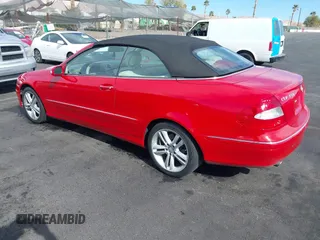2008 Mercedes-Benz CLK 350 z VIN WDBTK56FX8T094798, wystawiony jako IAAI lot #41555114 z przebiegiem 203 903 mil mil oraz . Historia ofert i sprzedaży dostępna na DreamBid. Obrazek 3.