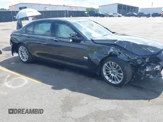 2015 BMW 7 Series 750Li z VIN WBAYE8C55FD782482, wystawiony jako IAAI lot #42225202 z przebiegiem 129 880 mil mil oraz . Historia ofert i sprzedaży dostępna na DreamBid. Obrazek 1.