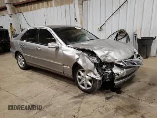 2003 Mercedes-Benz C 240 z VIN WDBRF81J63F356884, wystawiony jako Copart lot #63701705 z przebiegiem 104 856 mil mil oraz Szkoda całkowita • Salvage title. Historia ofert i sprzedaży dostępna na DreamBid. Obrazek 4.