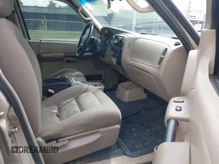 2004 Ford Explorer Sport Trac XLS z VIN 1FMZU67K04UA43558, wystawiony jako IAAI lot #42124644 z przebiegiem 270 550 mil mil oraz . Historia ofert i sprzedaży dostępna na DreamBid. Obrazek 5.