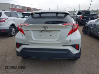 2018 Toyota C-HR XLE z VIN JTNKHMBX4J1001128, wystawiony jako IAAI lot #41957363 z przebiegiem 108 233 mil mil oraz . Historia ofert i sprzedaży dostępna na DreamBid. Obrazek 16.