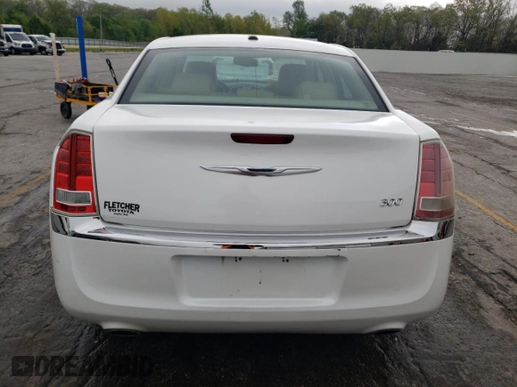 2014 Chrysler 300 z VIN 2C3CCAAG7EH148451, wystawiony jako Copart lot #54672815 z przebiegiem 154 241 mil mil oraz Szkoda całkowita • Salvage title. Historia ofert i sprzedaży dostępna na DreamBid. Obrazek 6.