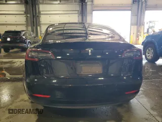 2019 Tesla Model 3 Mid Range z VIN 5YJ3E1EA4KF310792, wystawiony jako Copart lot #53031595 z przebiegiem 99 799 mil mil oraz Szkody całkowita. Historia ofert i sprzedaży dostępna na DreamBid. Obrazek 6.