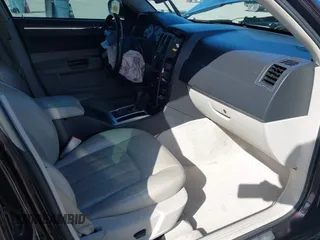 2005 Chrysler 300 with VIN 2C3JA63H25H102333, listed as a IAAI auction lot 41967876 with 125,092 mi miles. Bid and sale history available at carsss.com. Image 5.