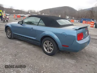 2005 Ford Mustang Deluxe with VIN 1ZVFT84N955253542, listed as a IAAI auction lot 41385040 with 134,361 mi miles. Bid and sale history available at carsss.com. Image 3.