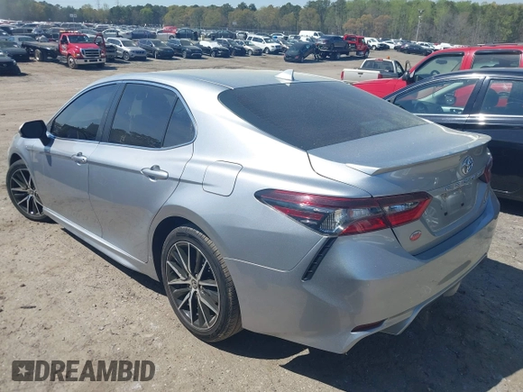 2021 Toyota Camry SE Nightshade with VIN 4T1G11AK6MU526628, listed as a IAAI auction lot 41905150 with 42,386 mi miles. Bid and sale history available at carsss.com. Image 3.