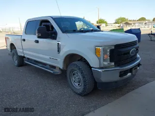 2017 Ford Super Duty F-250 SRW Lariat with VIN 1FT7W2BT8HEF21840, listed as a IAAI auction lot 41967866 with 278,619 mi miles. Bid and sale history available at carsss.com. Image 1.