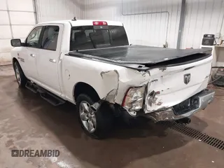 2015 Ram 1500 Big Horn z VIN 1C6RR7LT3FS519298, wystawiony jako IAAI lot #41724865 z przebiegiem 123 385 mil mil oraz . Historia ofert i sprzedaży dostępna na DreamBid. Obrazek 3.