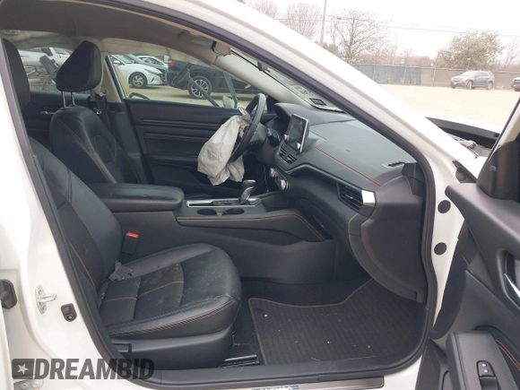 2019 Nissan Altima 2.5 SR with VIN 1N4BL4CV8KC135636, listed as a IAAI auction lot 41635760 with 60,087 mi miles. Bid and sale history available at carsss.com. Image 5.
