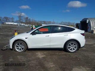 2021 Tesla Model Y Long Range with VIN 5YJYGDEE9MF239726, listed as a IAAI auction lot 41952158 with 37,088 mi miles and . Bid and sale history available at DreamBid. Image 15.