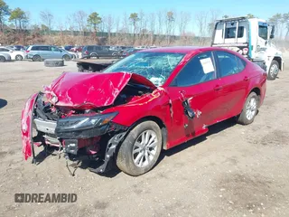 2025 Toyota Camry LE z VIN 4T1DBADK8SU004060, wystawiony jako IAAI lot #41891342 z przebiegiem 3 354 mil mil oraz . Historia ofert i sprzedaży dostępna na DreamBid. Obrazek 17.
