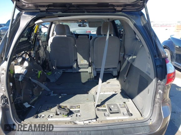 2016 Toyota Sienna LE AAS with VIN 5TDKK3DC1GS732265, listed as a IAAI auction lot 41701180 with 116,738 mi miles. Bid and sale history available at carsss.com. Image 18.