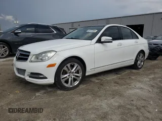 2014 Mercedes-Benz C 250 Sport z VIN WDDGF4HB5ER306940, wystawiony jako Copart lot #60247895 z przebiegiem 109 413 mil mil oraz Czysty tytuł • Clean title. Historia ofert i sprzedaży dostępna na DreamBid. Obrazek 1.