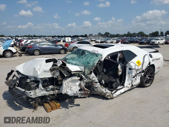 2016 Dodge Challenger R/T Scat Pack z VIN 2C3CDZFJ8GH148638, wystawiony jako Copart lot #63224774 z przebiegiem Nie podano mil oraz Szkody całkowita. Historia ofert i sprzedaży dostępna na DreamBid. Obrazek 1.